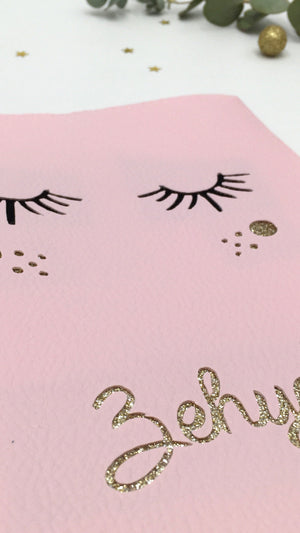 Protège carnet de santé rose yeux en simili cuir - Crapaud Chou, le cadeau de naissance original et personnalisé